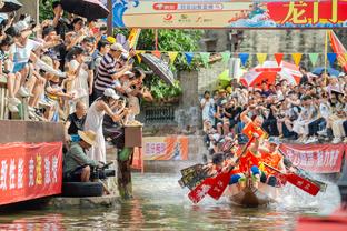 得证明自己啊！艾顿面对老东家 半场9投仅2中拿到6分8篮板